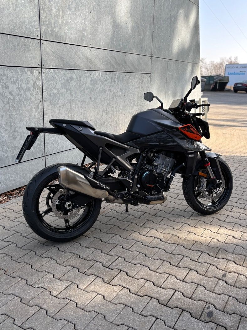 Fahrzeugabbildung KTM 990 Duke Modell 2024