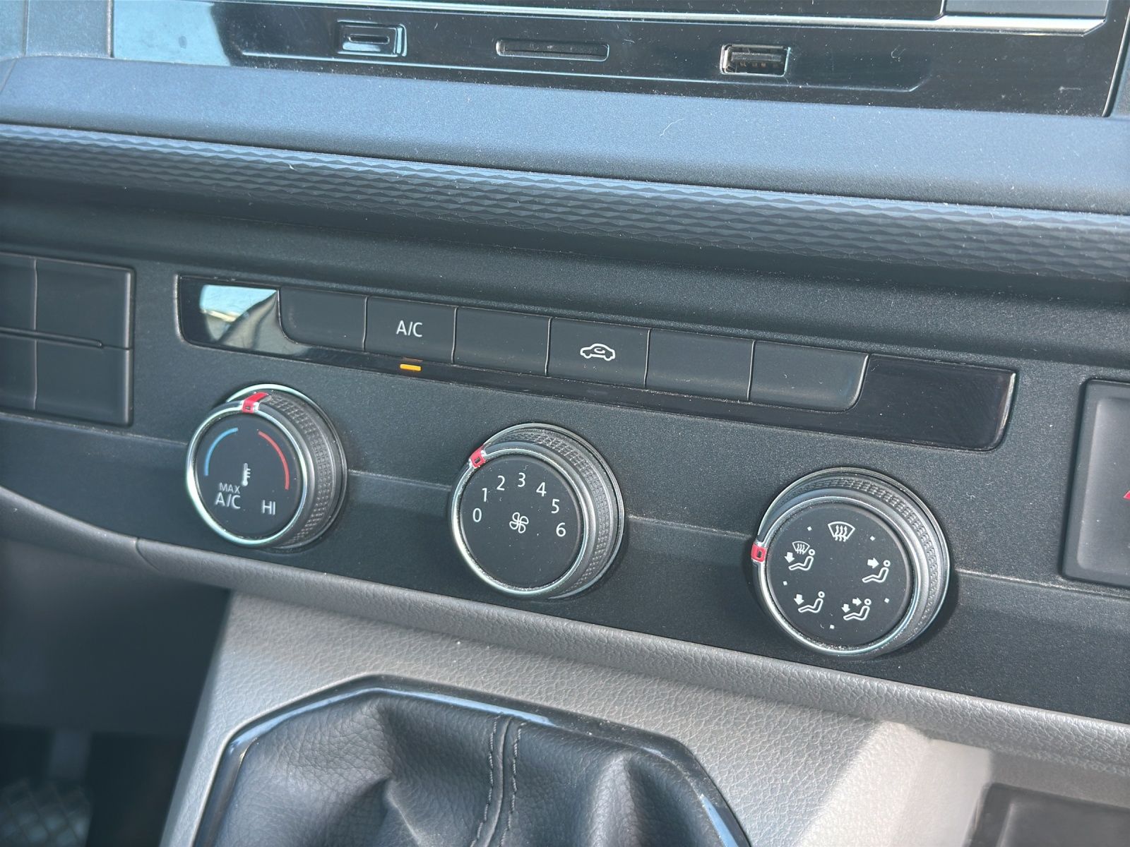 Fahrzeugabbildung Volkswagen T6 Transporter T6.1 Kasten TDI STH PDC DAB+ Klim