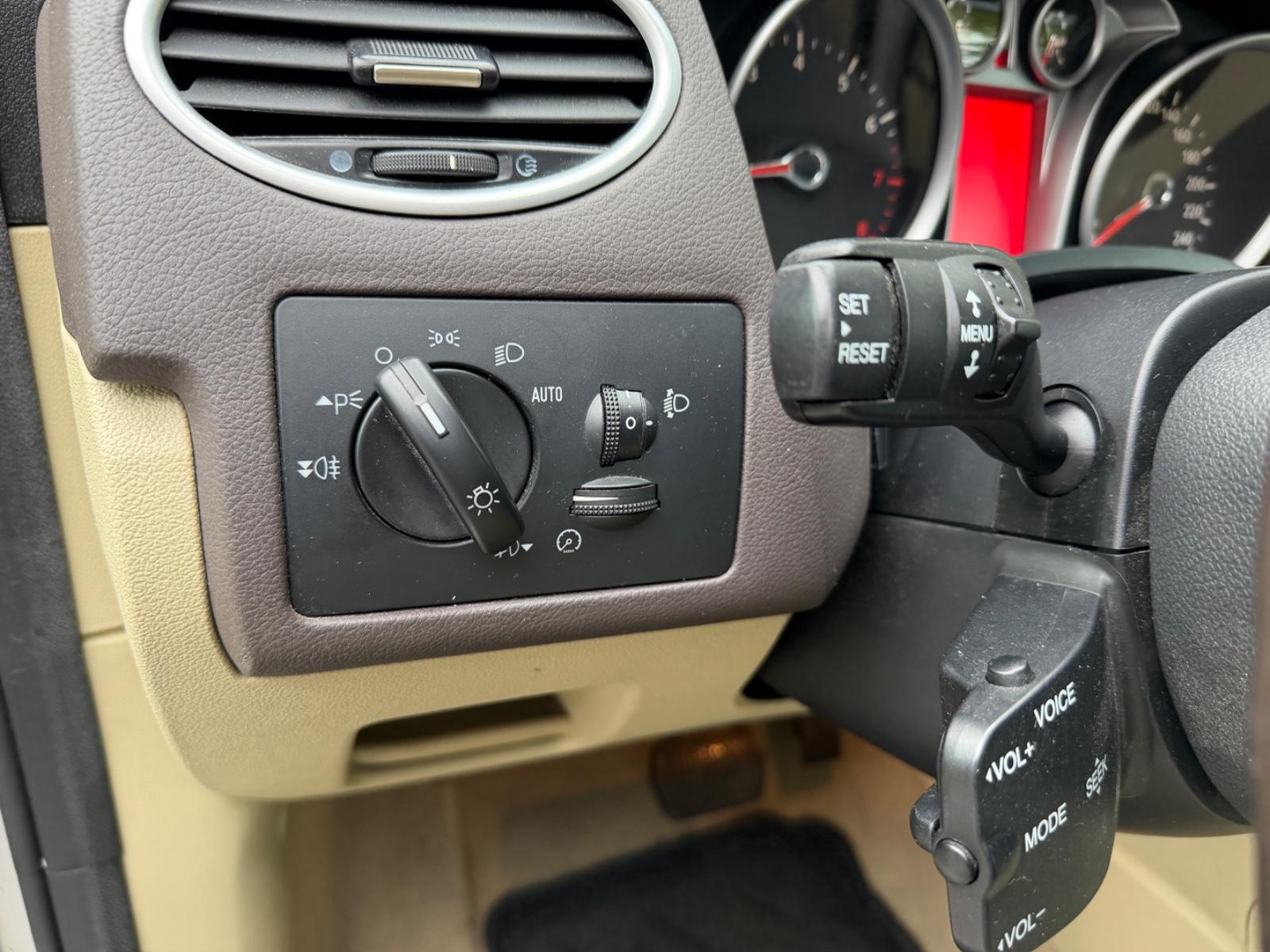 Ford Focus 2008 — photo 19