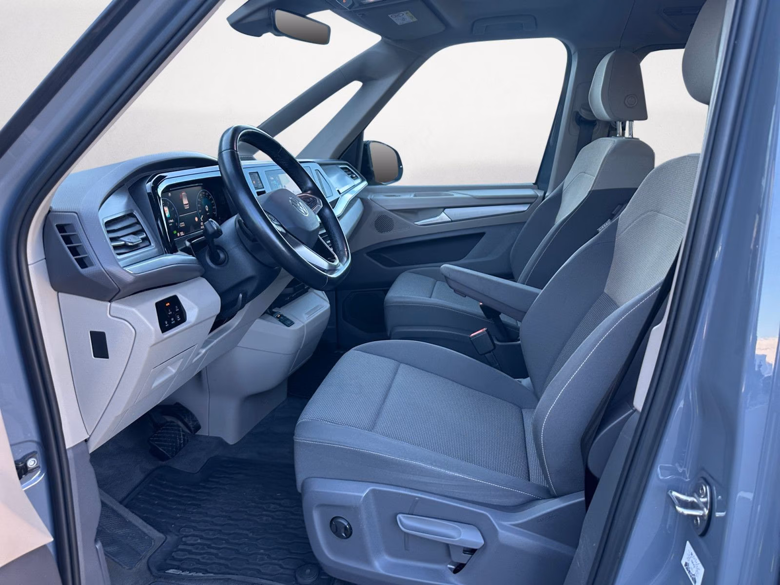 Volkswagen T7 Multivan 2.0 TSI DSG 7-Sitzer GRA Navi Kamera