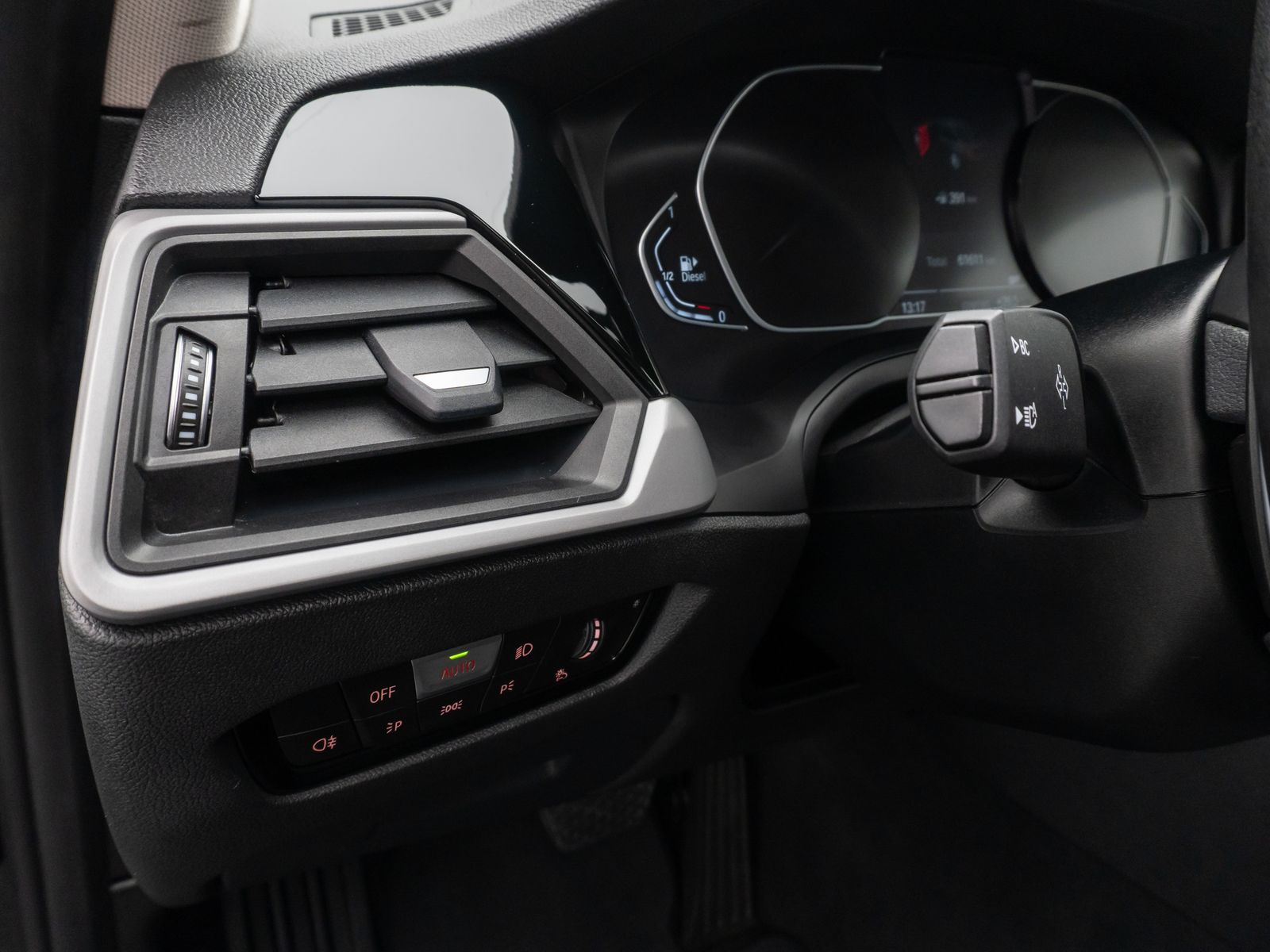 Fahrzeugabbildung BMW 320d Kamera DAB HiFi Stop&Go Fernlichtassist LED