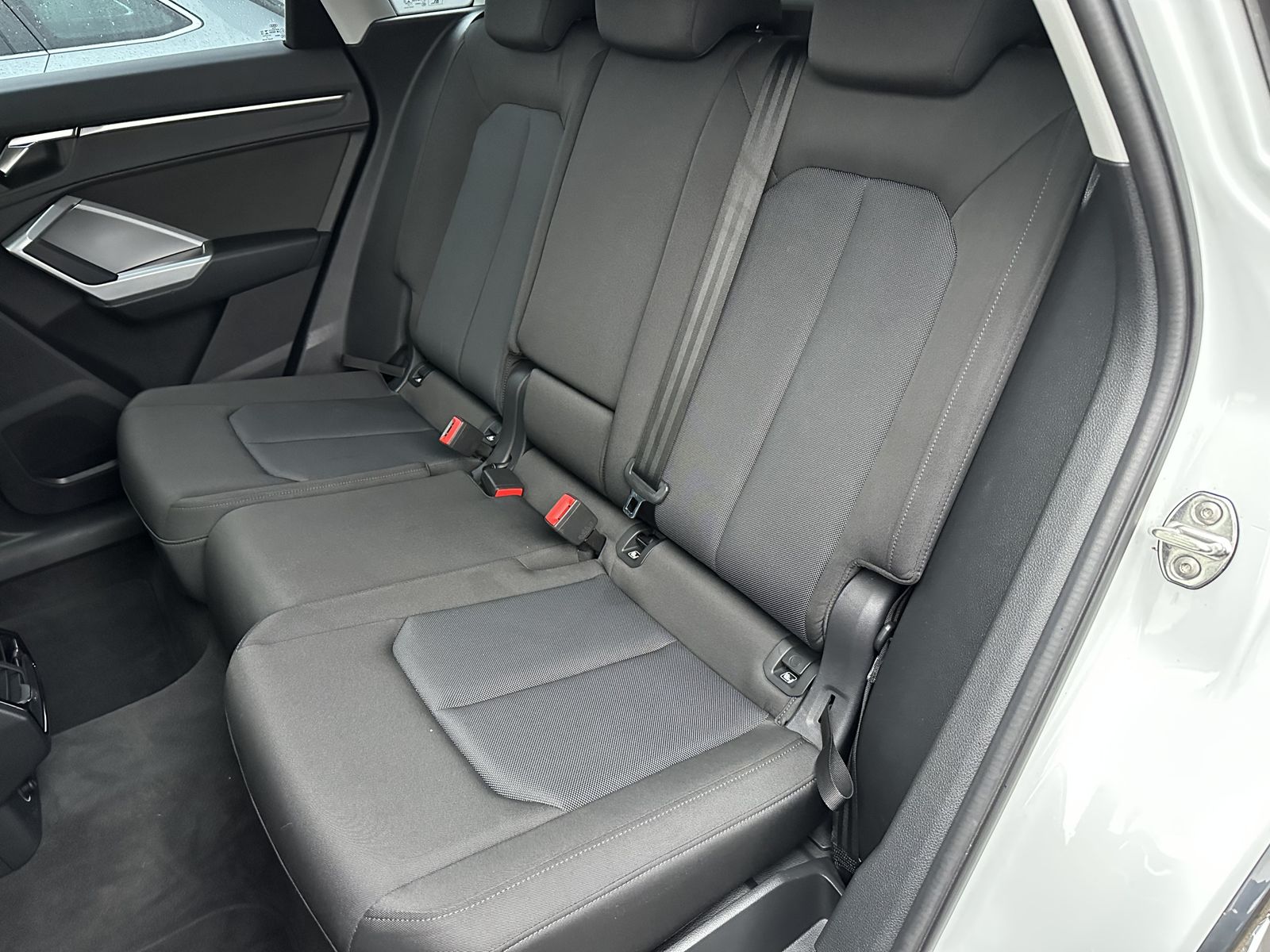 Fahrzeugabbildung Audi Q3 35 TFSI Advanced NAV+LED+SHZ+APS+VCOCK+18ZOLL