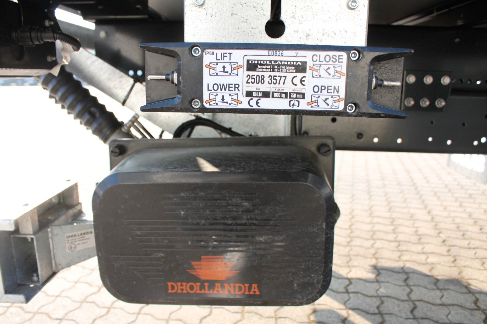 Fahrzeugabbildung Iveco 70C18HA8/P Koffer/LBW/Luftfeder