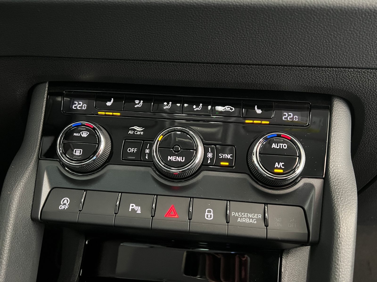 Fahrzeugabbildung SKODA Karoq DRIVE 1.5 TSI DSG *AHK, ACC, LED, Virtual
