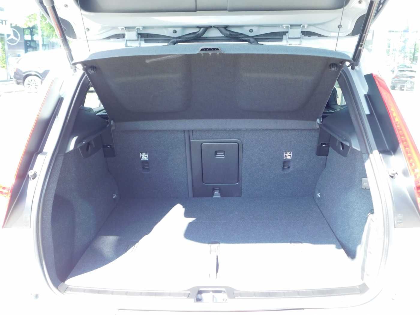 Fahrzeugabbildung Volvo XC40 B4 B DKG Core 'ACC, BLIS, AHK'
