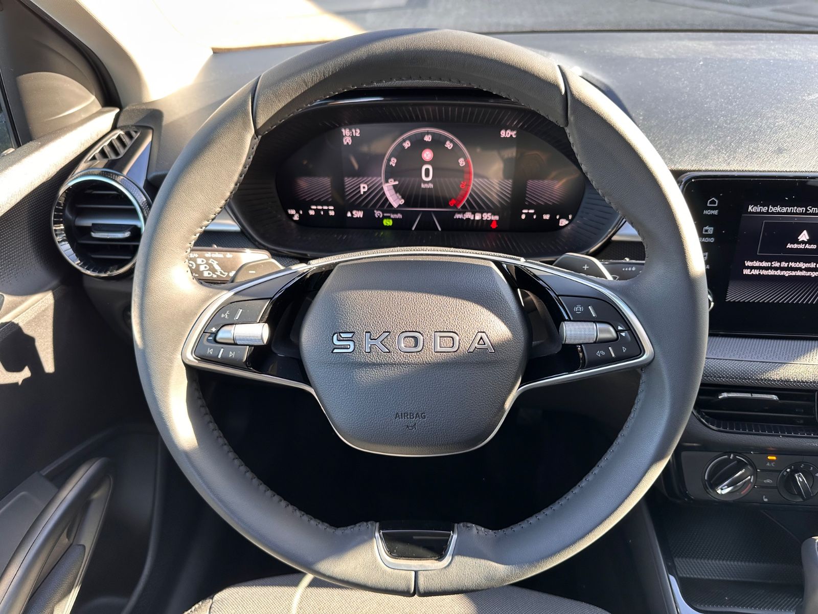 Fahrzeugabbildung SKODA Fabia 1.0 TSI DSG Selection LED/PDC/SHZG/APP/GRA