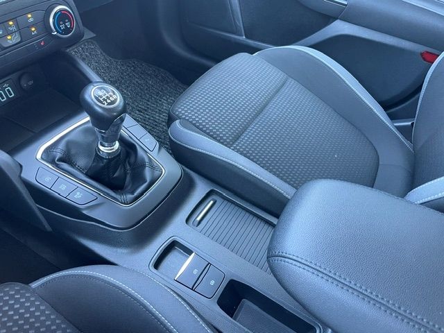 Fahrzeugabbildung Ford Focus Cool & Connect Kamera LED Navi PDC