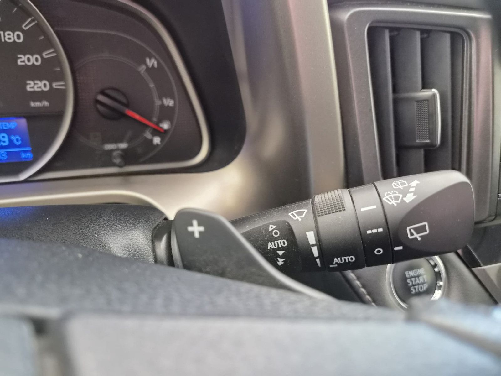 Fahrzeugabbildung Toyota RAV 4 2,0-l-VVT-i Comfort Auto 4x4