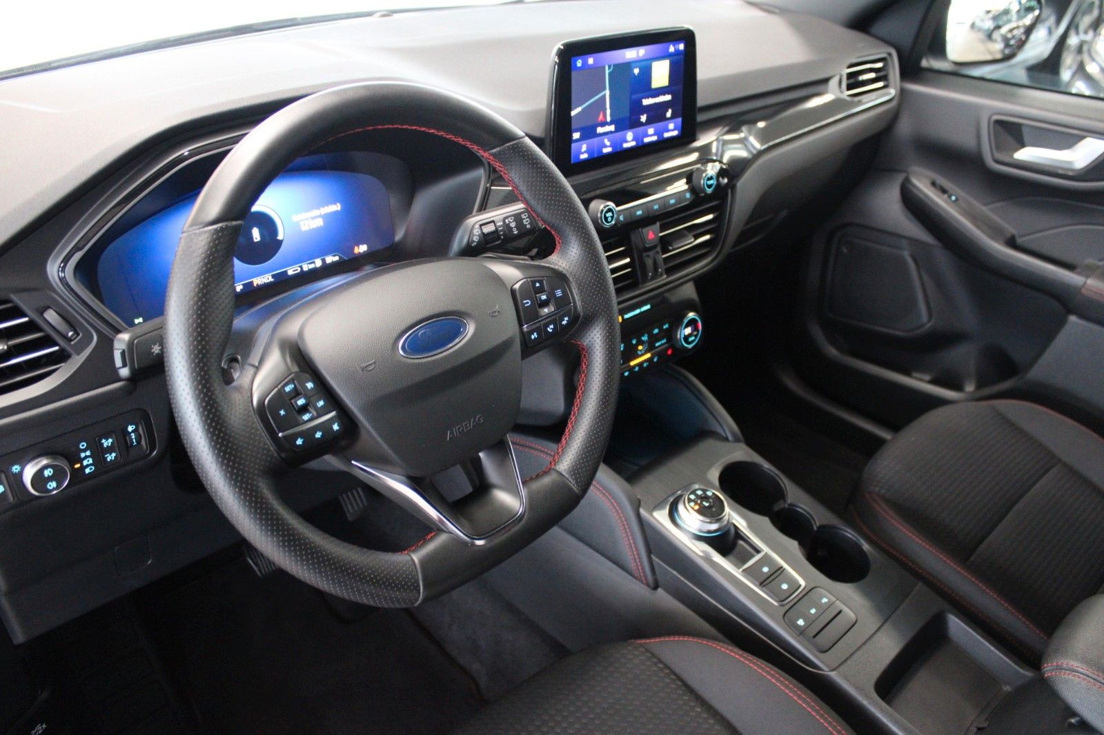 Fahrzeugabbildung Ford Kuga PHEV ST-Line NAVI DAB CAM WinterPaket