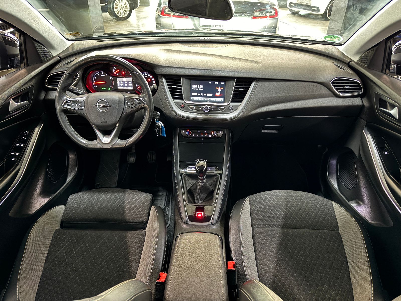 Fahrzeugabbildung Opel Grandland (X) SPORTPAKET & DESIGN LINE AHK LED+