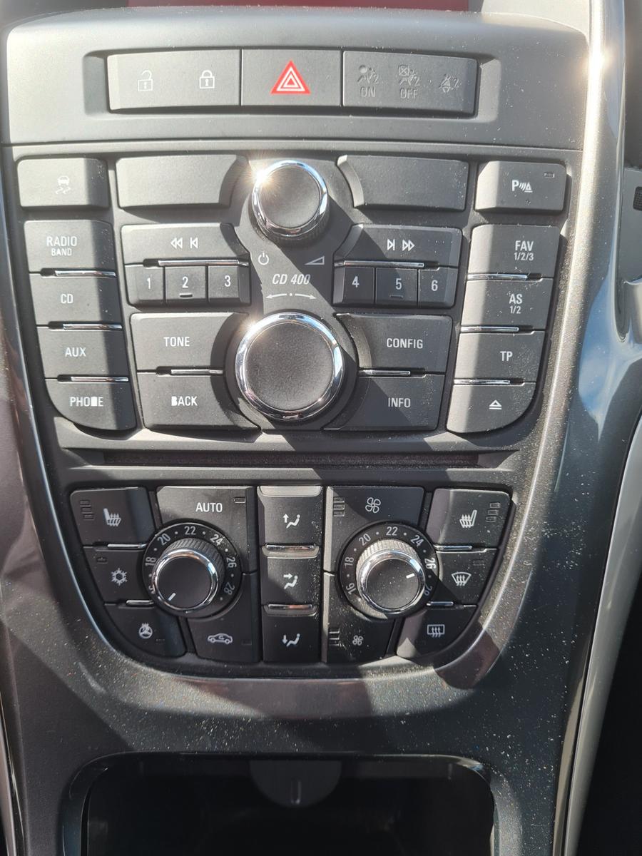 Opel Astra 2012 — photo 13