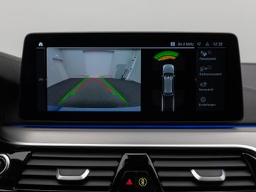 Fahrzeugabbildung BMW 530d Luxury Line Kamera DAB HiFi Stop&Go Alarm