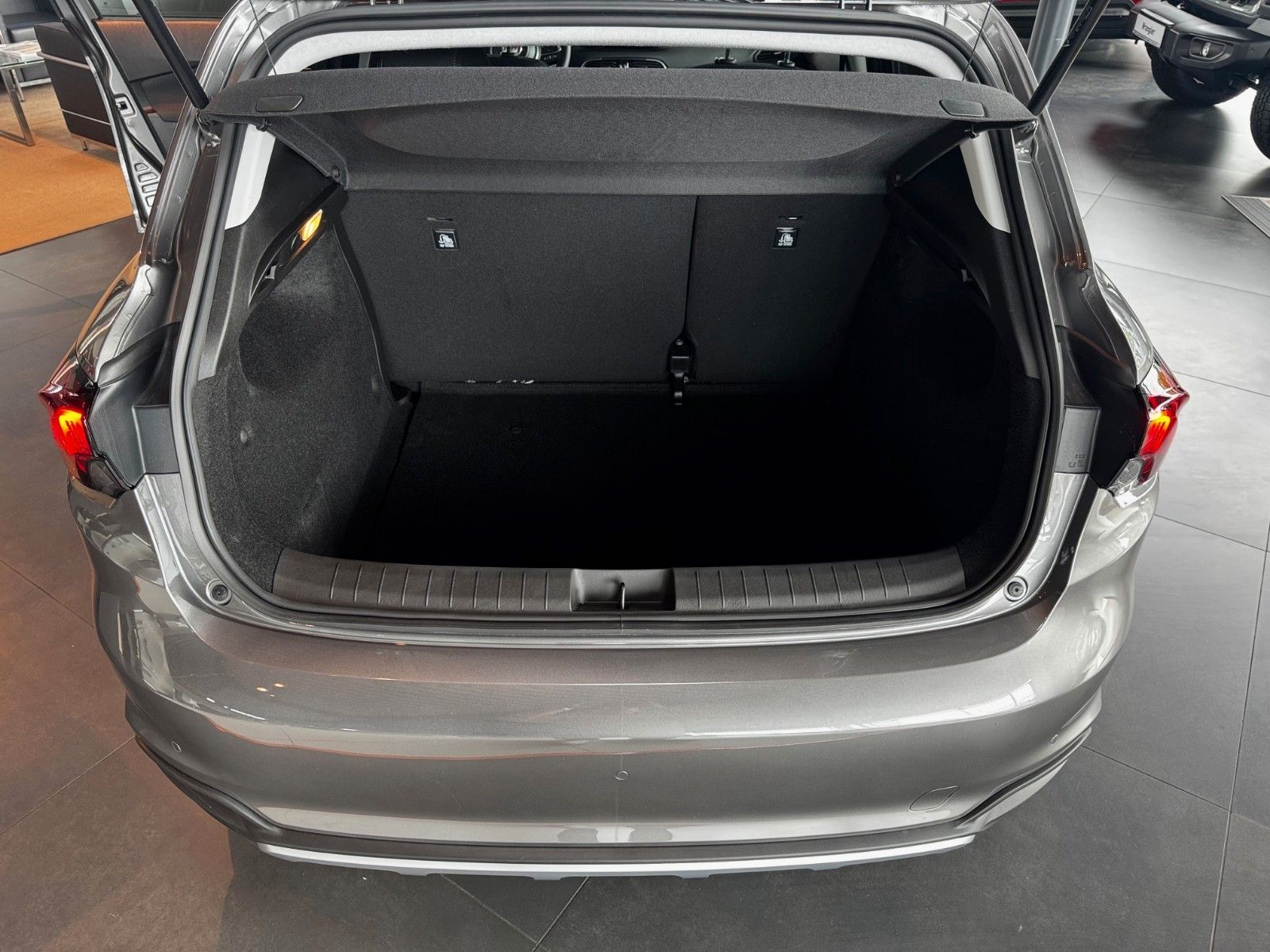 Fahrzeugabbildung Fiat FIAT TIPO MY23-CROSS 1.5 GSE KAMERA SITZH ACC