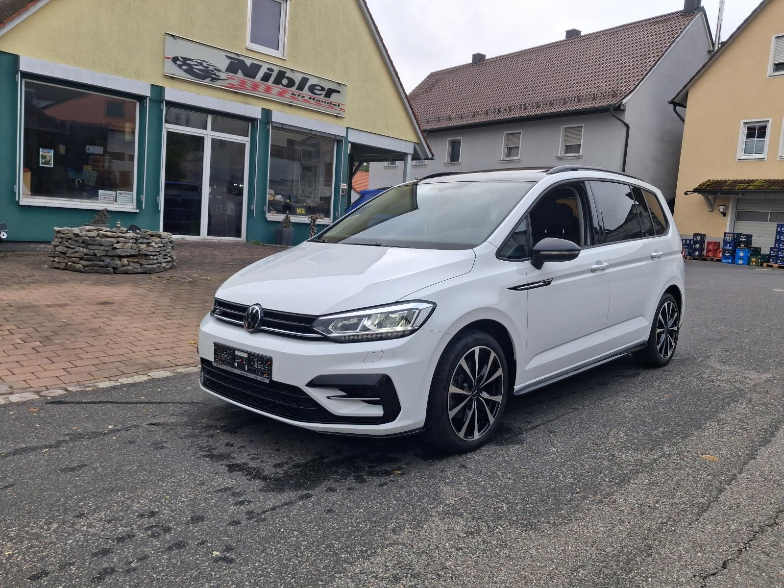 Volkswagen Touran 1.5 TSI DSG R-Line PANO+VIRTUAL+LED