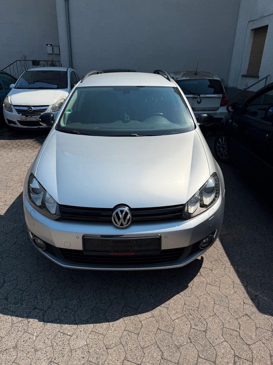 Volkswagen Golf 2012 — rear view