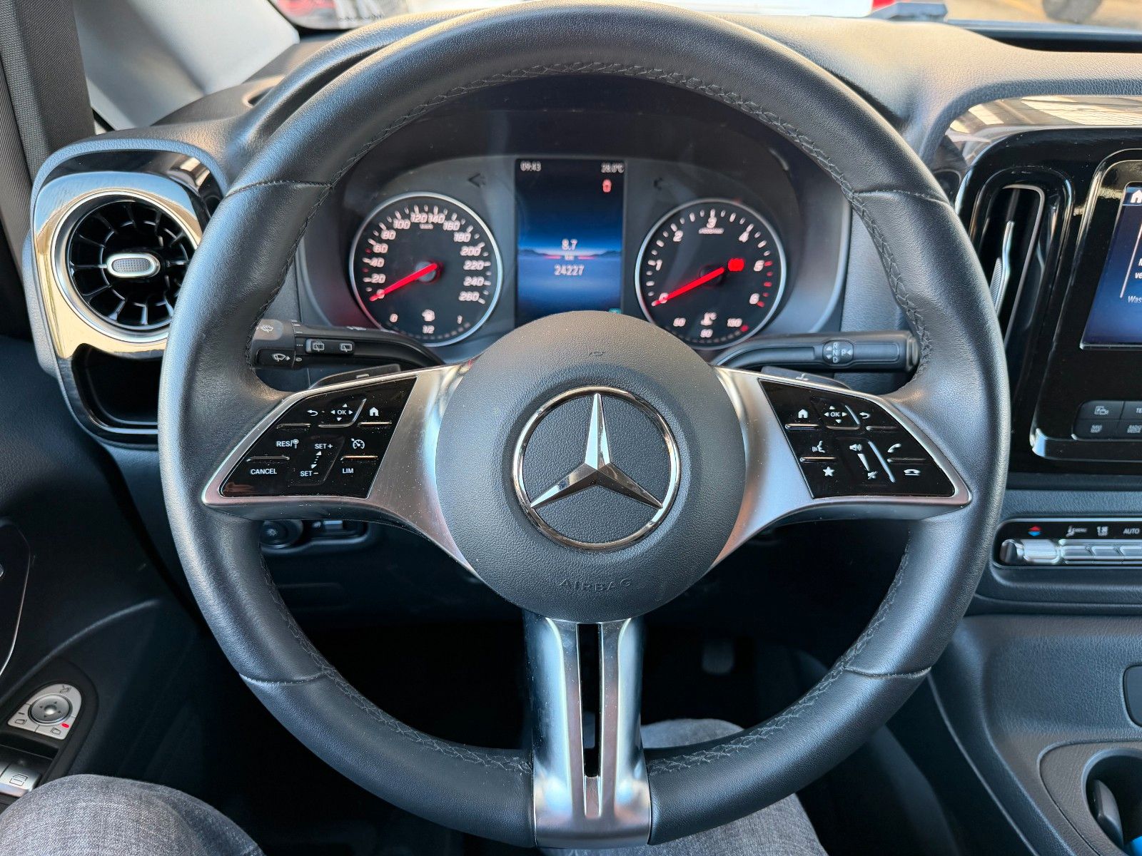 Fahrzeugabbildung Mercedes-Benz Vito 116 CDI 9G Tourer SELECT AHK2,5to LED