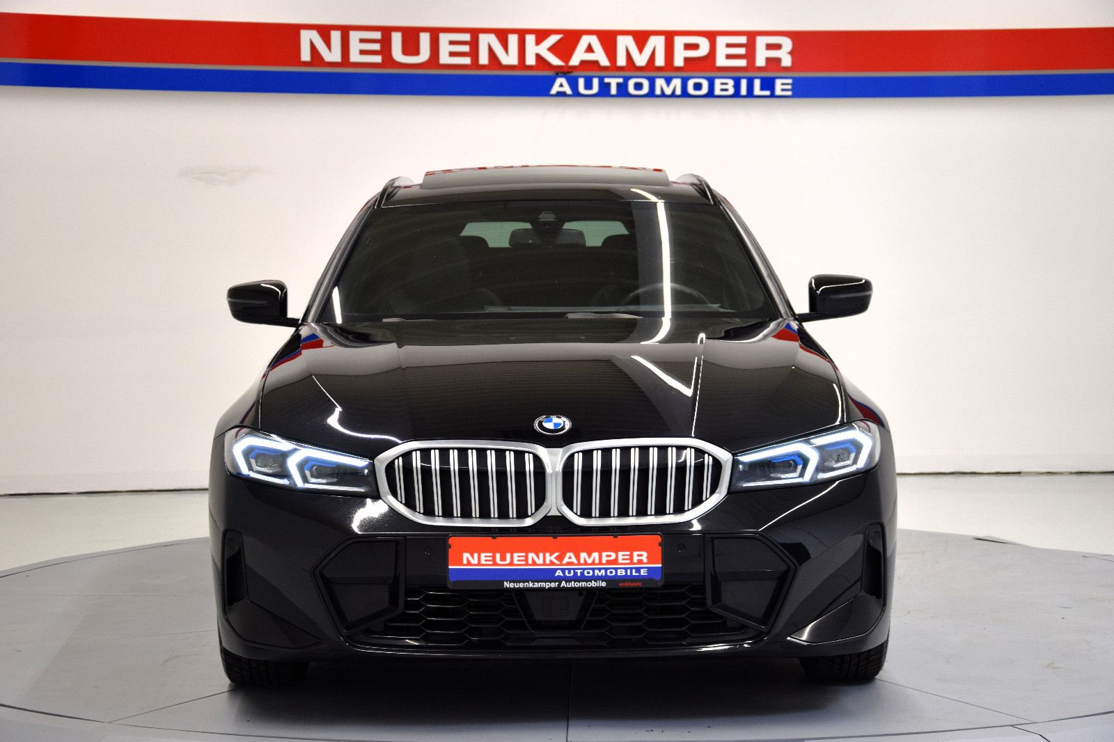 Fahrzeugabbildung BMW 320i M Sport Touring Pano HuD ACC Memory el.AHK