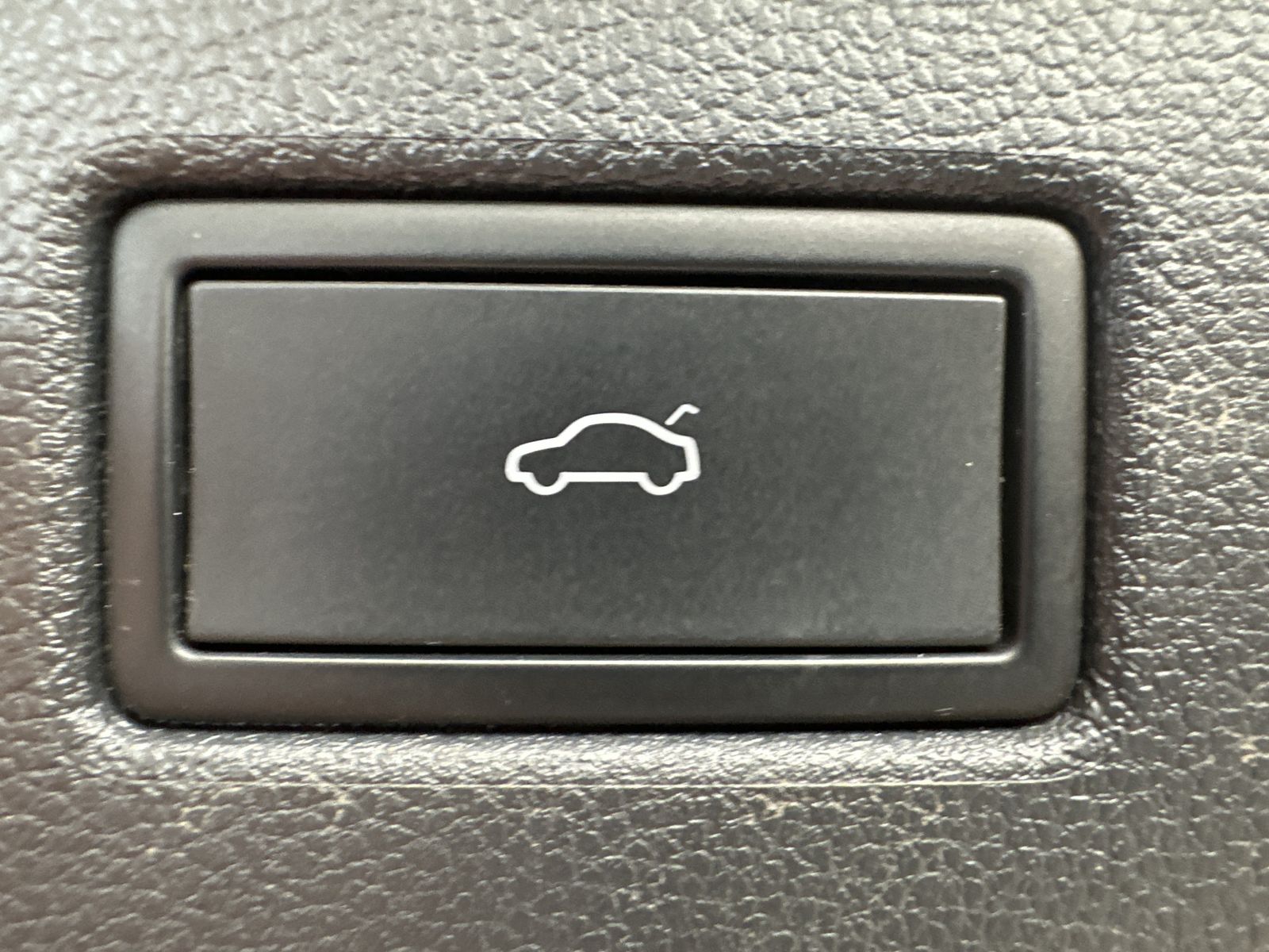 Fahrzeugabbildung Volkswagen Tiguan 1.5 TSI DSG Elegance NAV+MATRIX+ACC+AHK