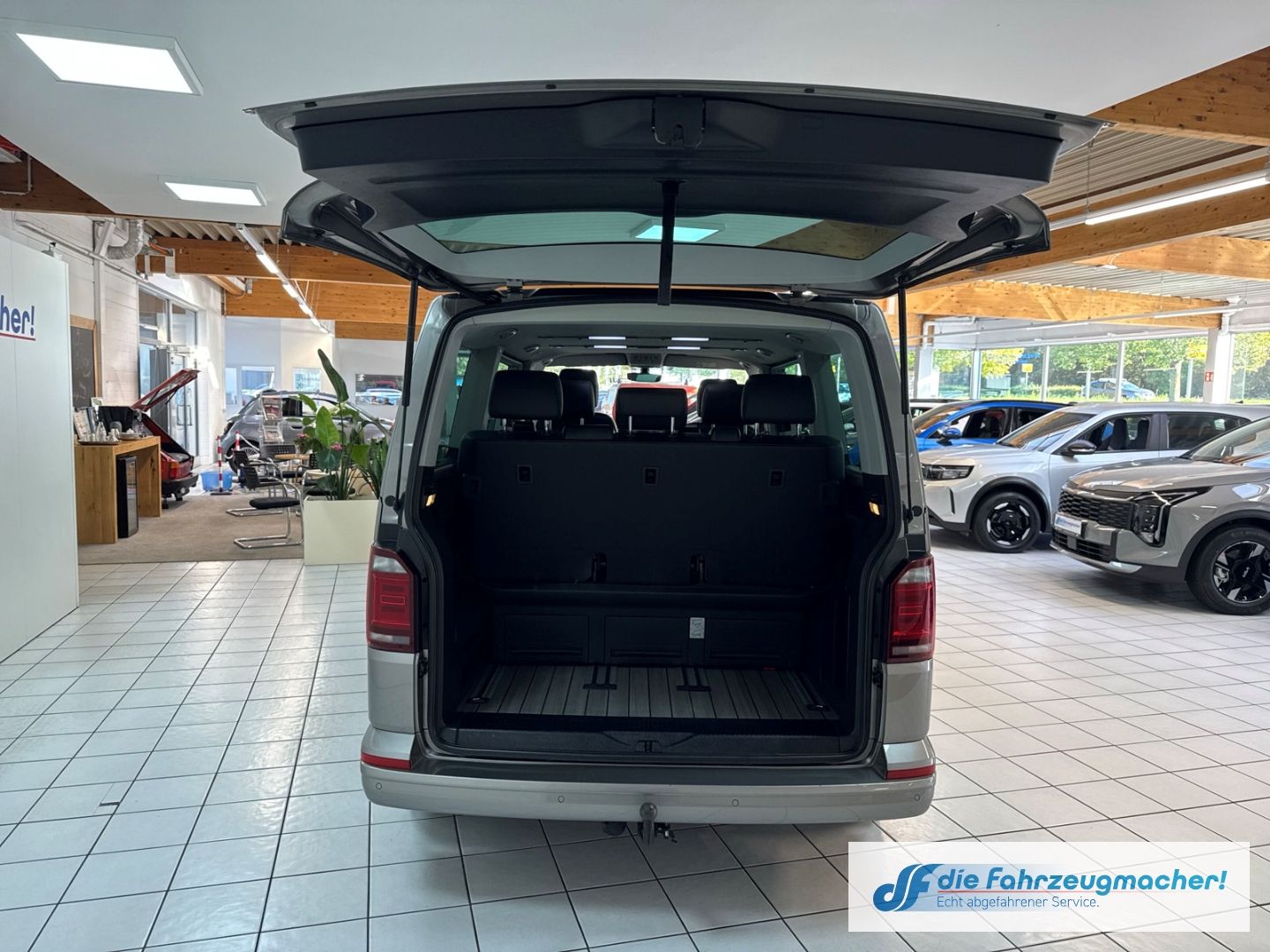 Fahrzeugabbildung Volkswagen T6 Multivan 4Motion Edition StandHZG Navi Leder