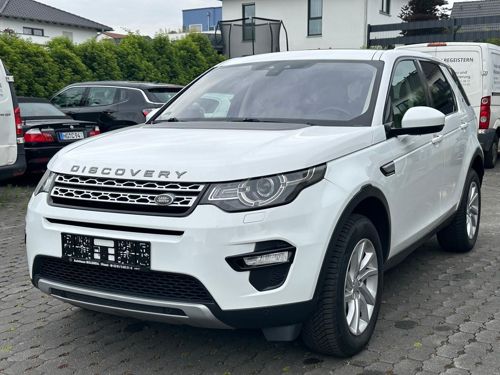 Fahrzeugabbildung Land Rover Discovery Sport SE AWD LED+PANO+KAM+NAVI+TEMPO+