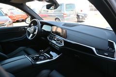 Fahrzeugabbildung BMW X5 xDrive 30d M-Sport*LED*CAM*AHK*21"*ShadowLine