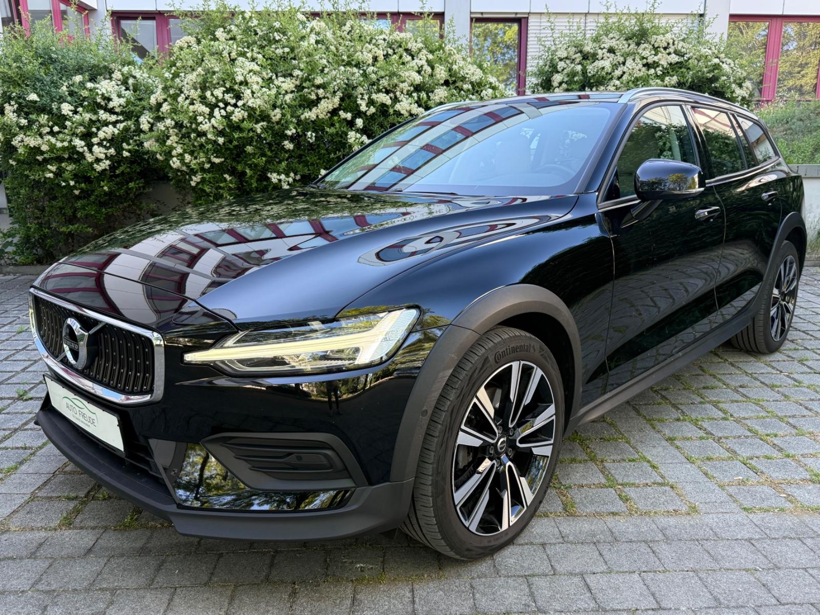 Volvo V60 Cross Country B4 AWD AHK LED