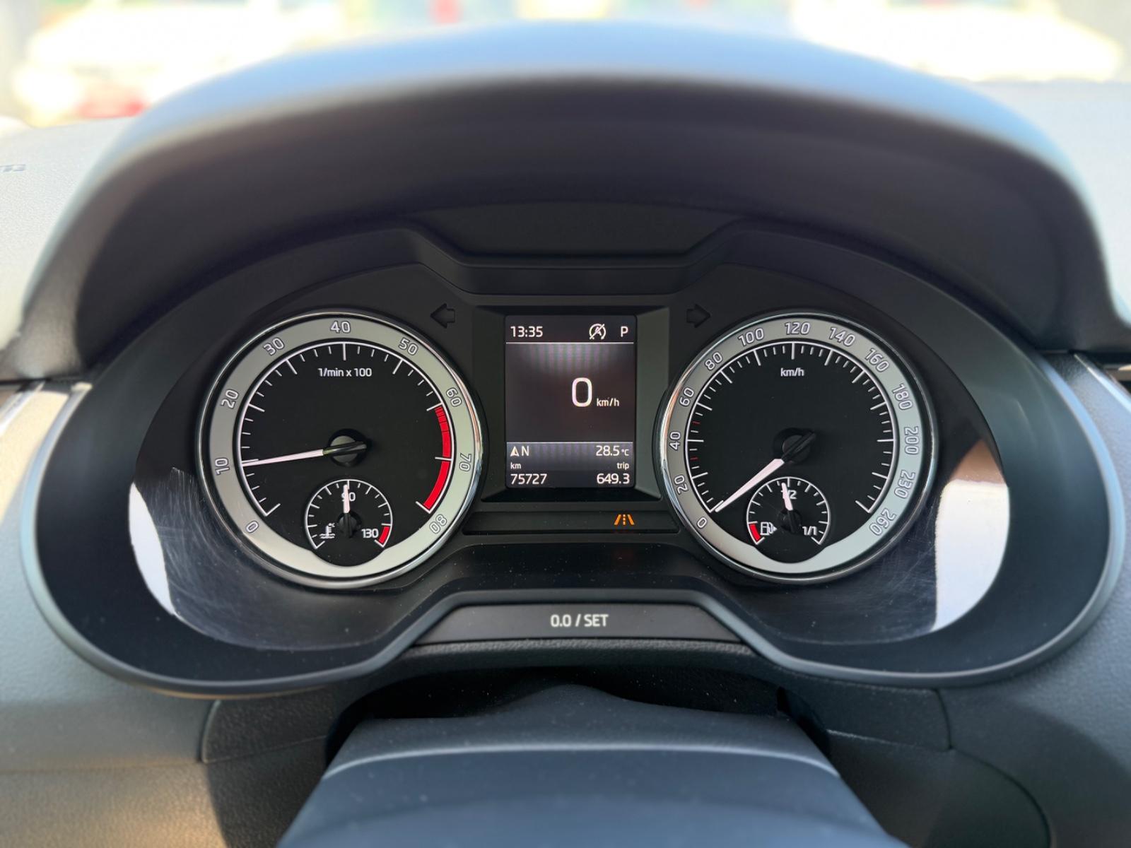 Skoda Octavia Combi 1.5  STNDHEIZ*PANO*AHK*LED*ACC*KAM