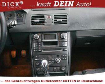 Fahrzeugabbildung Volvo XC90 D5 AWD Momen 2-HAND+TOP+LEDER+SHZ+PDC+TEMP+