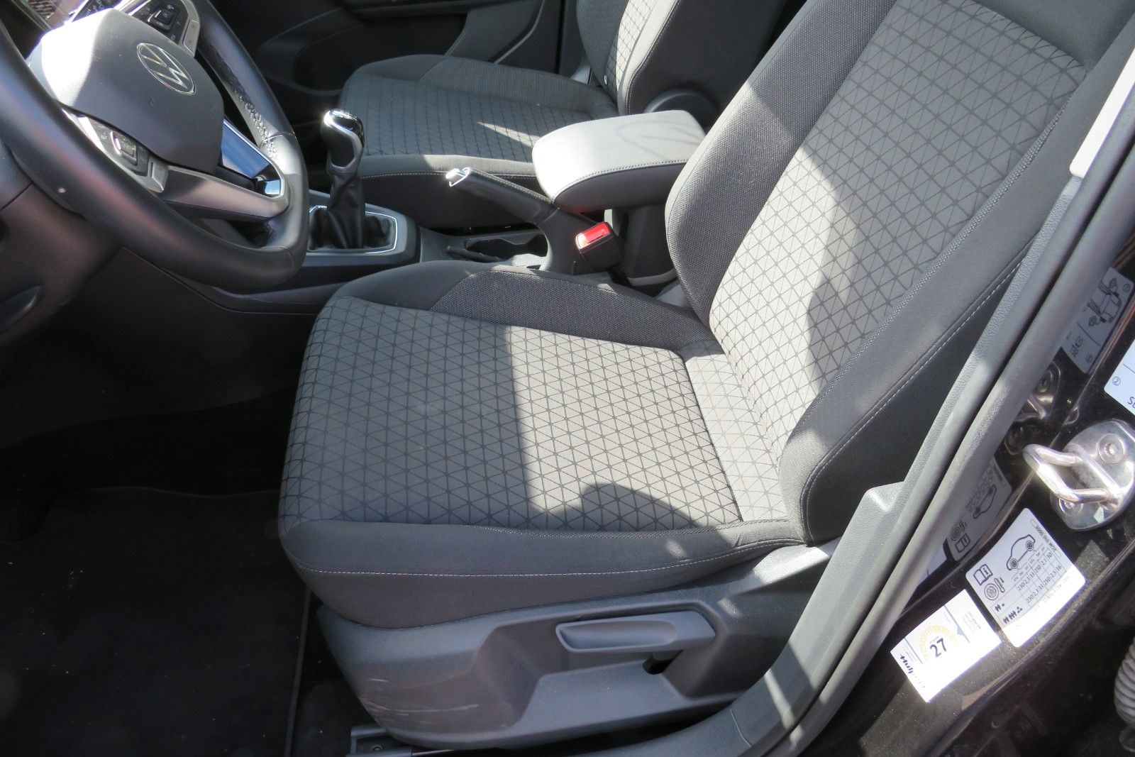 Fahrzeugabbildung Volkswagen T-Cross Life LED SPORT-PAKET SITZH. NAVI APP