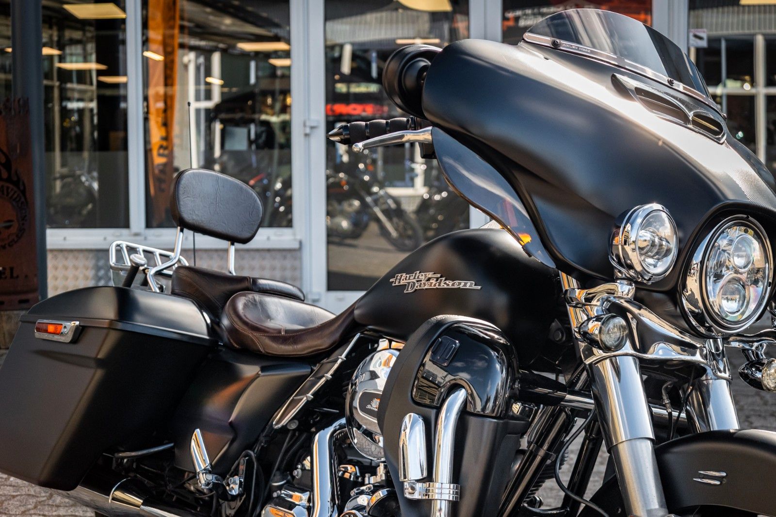 Fahrzeugabbildung Harley-Davidson Street Glide FLHX - JEKILL & HYDE -