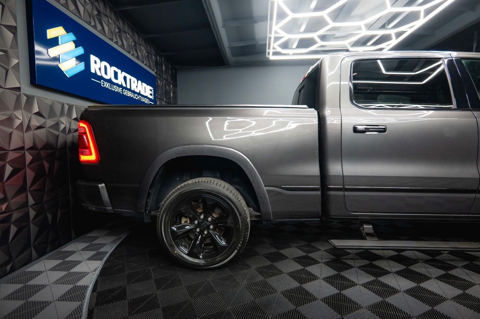 Fahrzeugabbildung Dodge RAM 5.7 V8 HEMI 4x4 LIMITED Night LongBed *ACC*