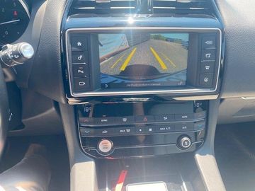 Jaguar F-Pace - 6