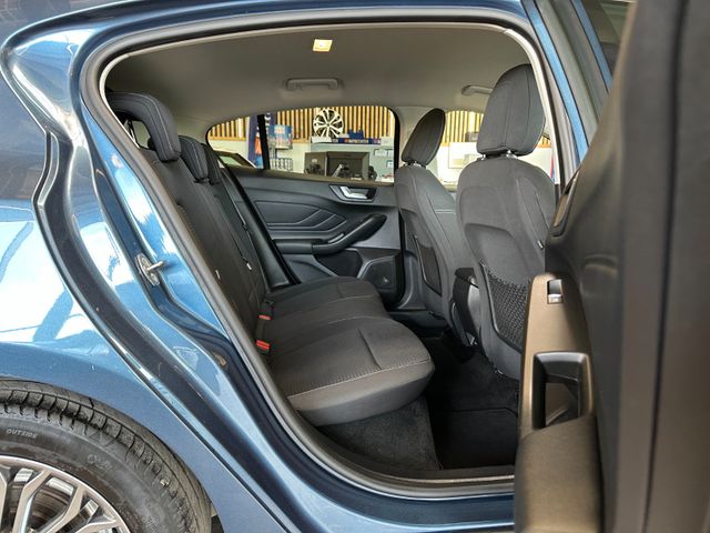 Ford Focus Lim. Titanium *Navi*AHK*LED*