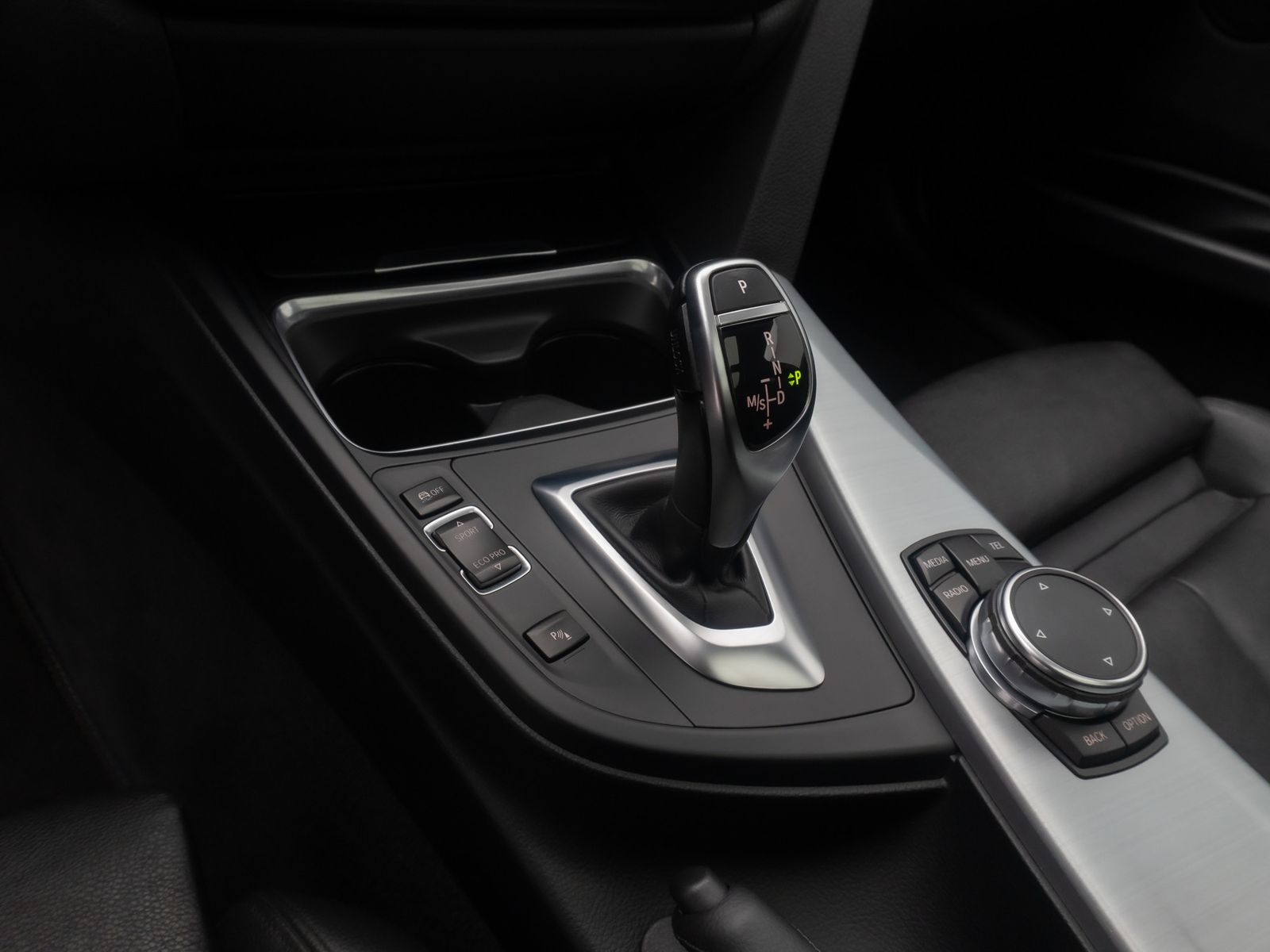 Fahrzeugabbildung BMW 325d Sport Line HUD HiFi Xenon Panorama Alarm