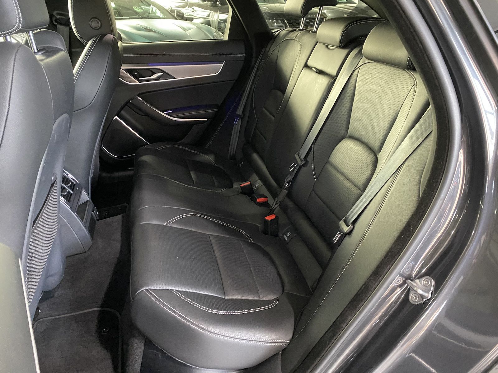 Fahrzeugabbildung Jaguar XF R-Dynamic AWD/BlackPack/Meridian/´19/AHK/