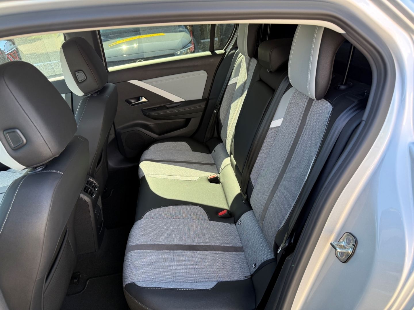 Fahrzeugabbildung Opel Astra L Elegance mit SHZ+LHZ+Kamera