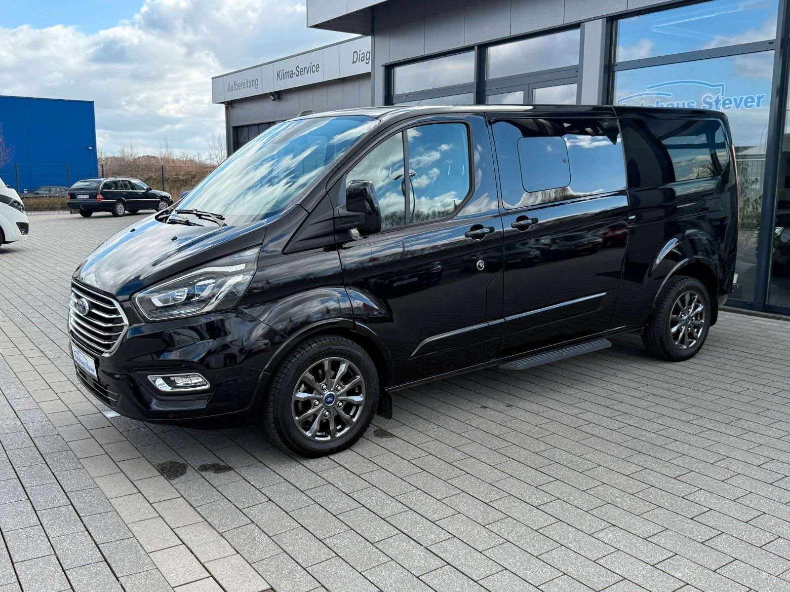 Fahrzeugabbildung Ford Transit/Tourneo Custom Kombi 320 L2 Tourneo Tita