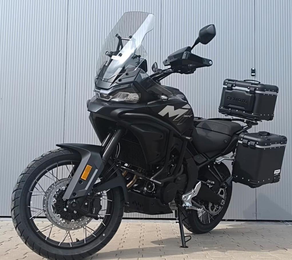 CFMOTO 700 MT 2025 mit Koffersystem & Sturzbügel