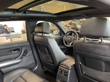BMW Touring 330d xDrive *PANO*NAVI*PDC*SZHZ*LEDER*