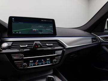 Fahrzeugabbildung BMW 540d xD Tour M Sport HUD HiFi Laserlicht 19``