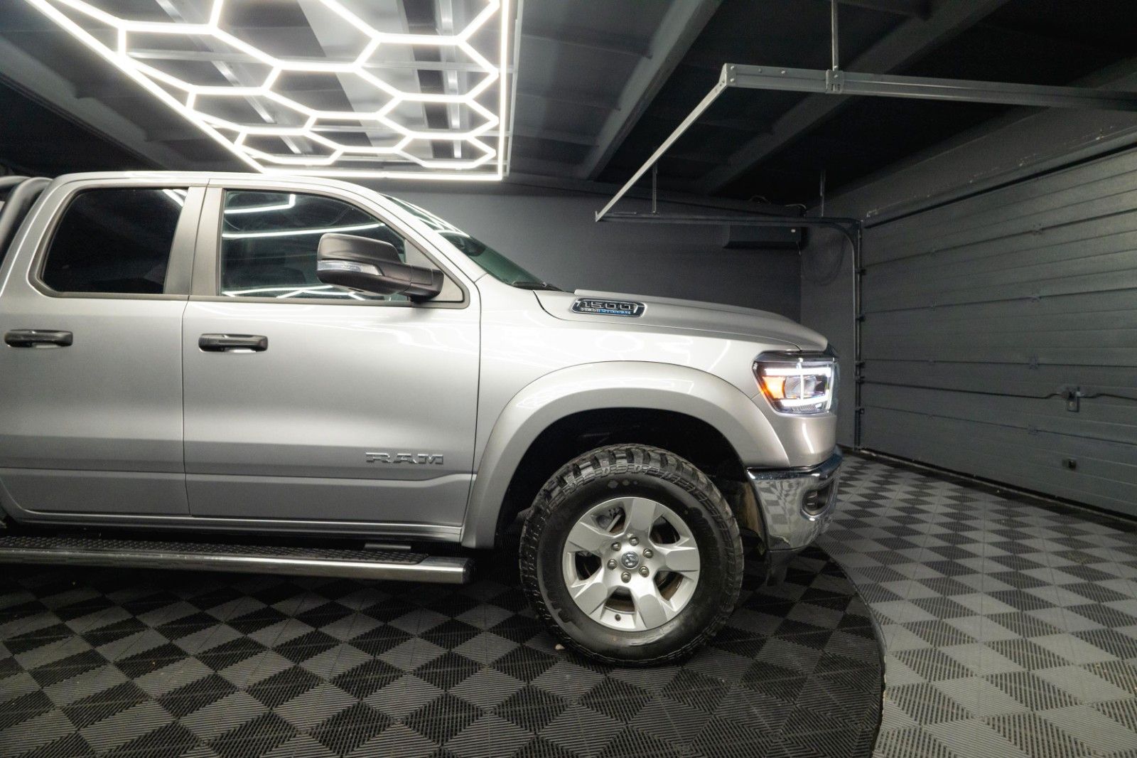Fahrzeugabbildung Dodge RAM 5.7 V8 HEMI 4x4 OFFROAD Bodylift LONGBED LED
