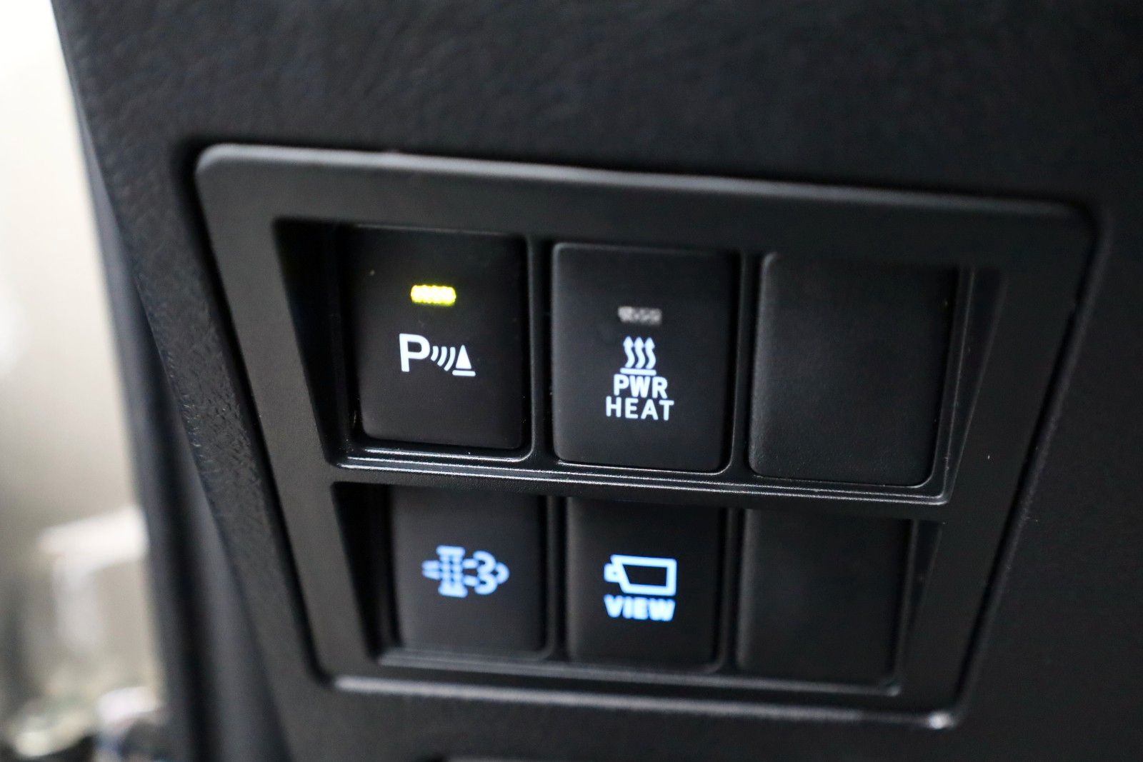 Fahrzeugabbildung Toyota Hilux 2.8 D-4D Invincible,Navi,ACC, HardTop, AHK