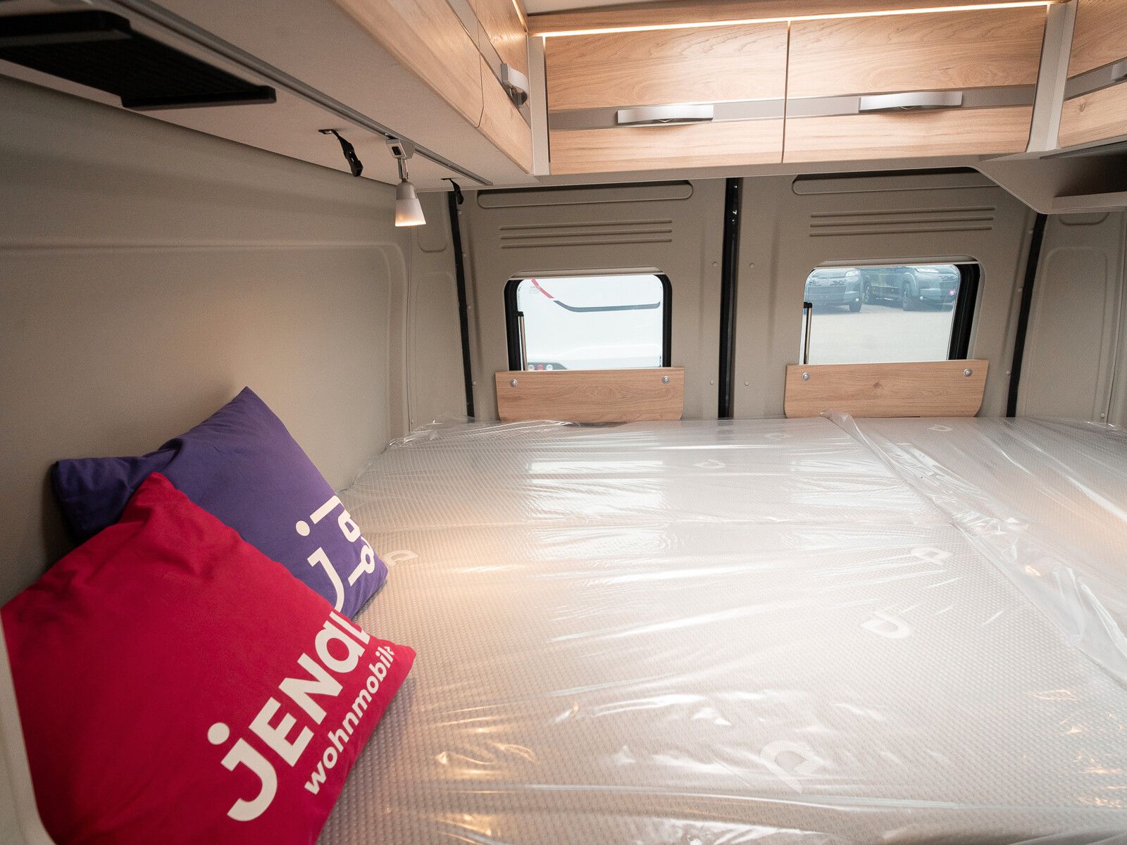 Fahrzeugabbildung Dethleffs Globetrail 600 DK Fiat Heckauszug/Rahmenfenster