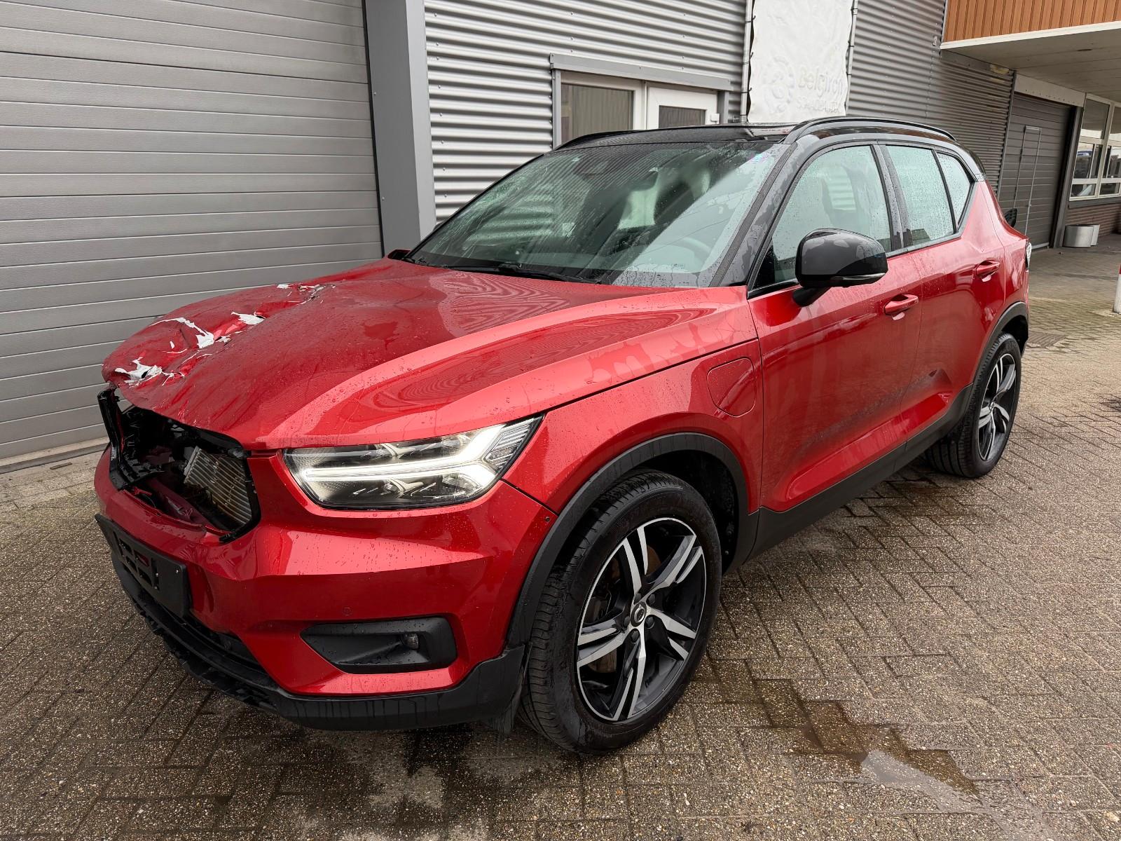 Volvo XC40 T5 Recharge R Design Pano start Fahrt