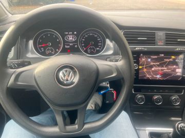 Volkswagen Golf - 11