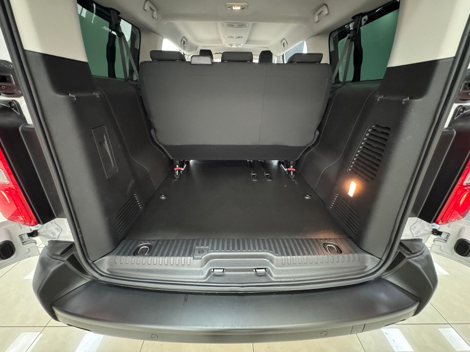 Peugeot Traveller - Bild 10