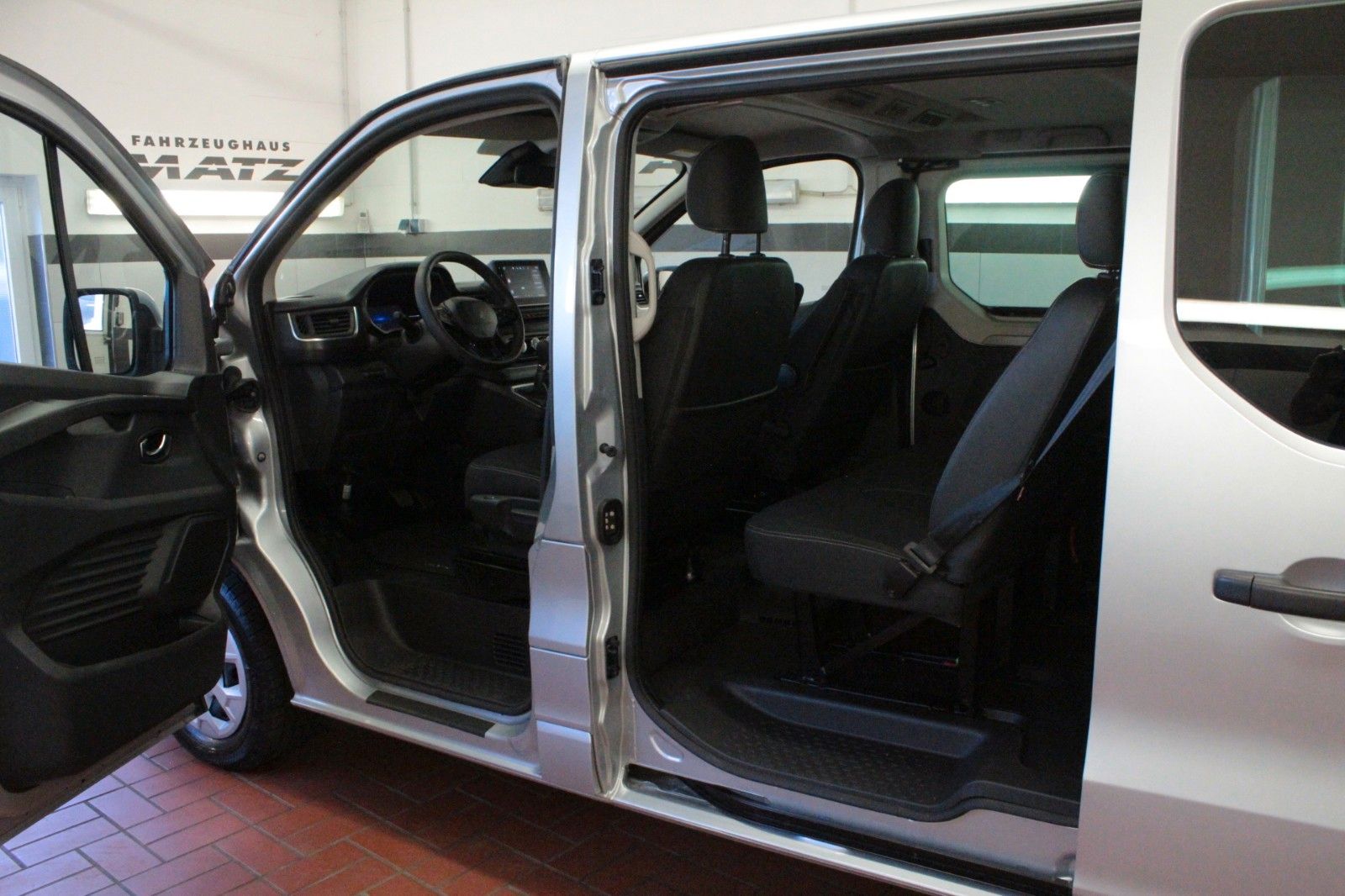 Fahrzeugabbildung Renault Trafic Blue dCi 150 EDC Evo*Automatik*8-Sitzer*