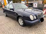 Mercedes-Benz E 230 CLASSIC Automatik Tüv/Au Neu Scheckheft - gebrauchte Mercedes-Benz E 230 aus dem Jahr 1996