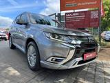 Mitsubishi Outlander PLUG-IN-HYBRID 4WD KEYLESS*STANDHZ - Mitsubishi Outlander mit Hybrid-Antrieb: Plug In