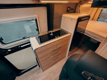 Fahrzeugabbildung HYMER / ERIBA / HYMERCAR GRAND CANYON S 4x4² RSX-8 LTD. #3